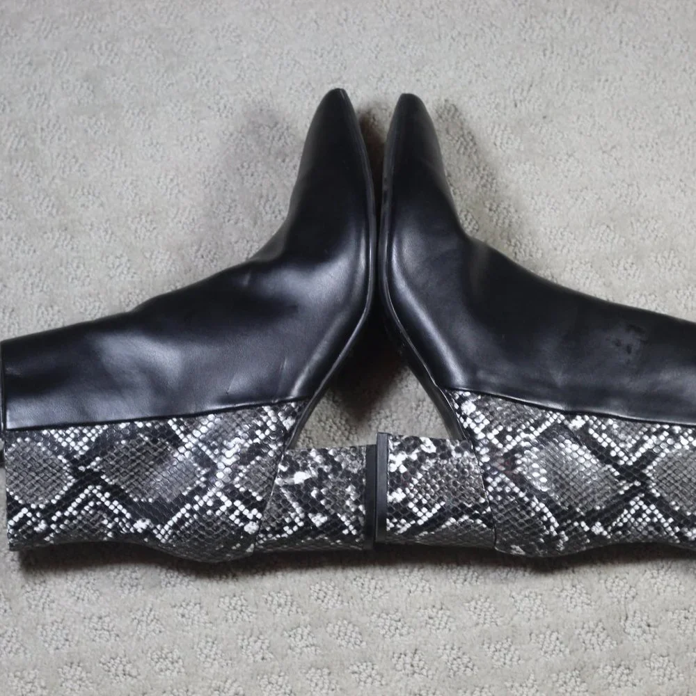 Nine West Size 8M Black and White Snakeskin Printed 2.5" Block Heels - Picture 4 of 7